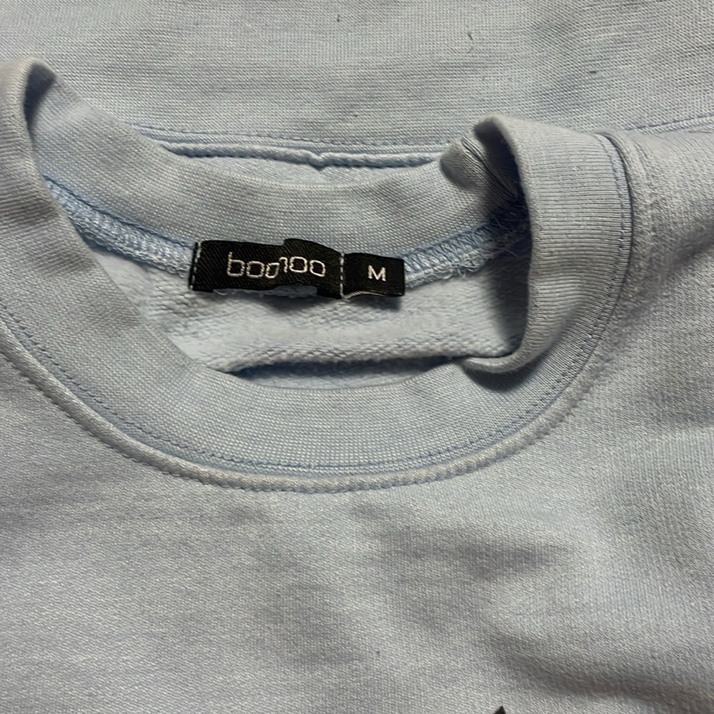 This is a Boohoo sky blue Mont Blanc graphic print sweatshirt. Size M - Picture 5 of 6